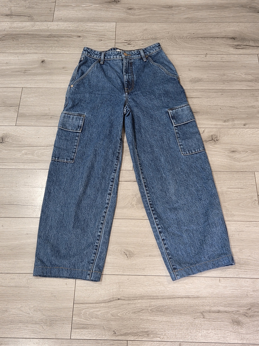 Aritzia Wilfred Strut Wide Cargo Jeans Size 27 Blue Denim Excellent Condition
